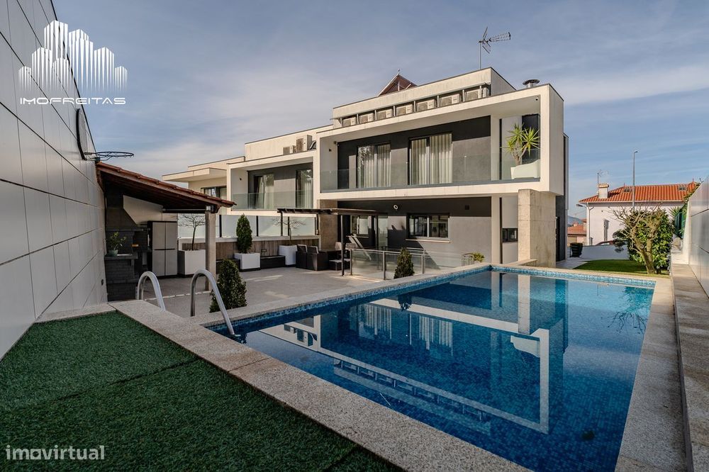 Moradia T4 de Luxo com Piscina numa das Melhores Zonas de Braga!