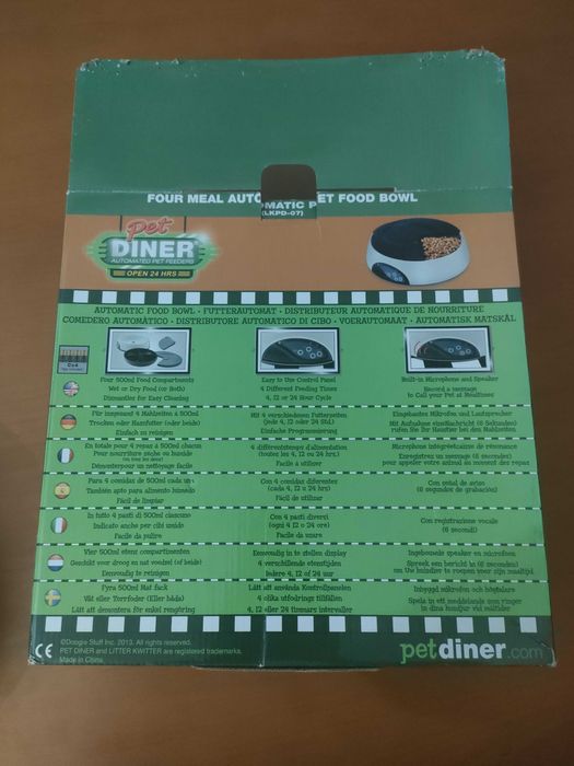 Comedouro/dispensador automático programável para animais