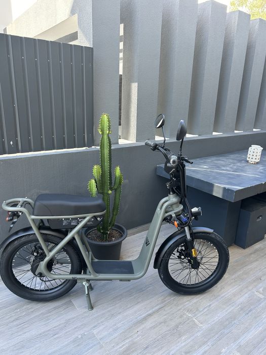 Bicicleta Elétrica com motor + cesto + capacete + cadeado