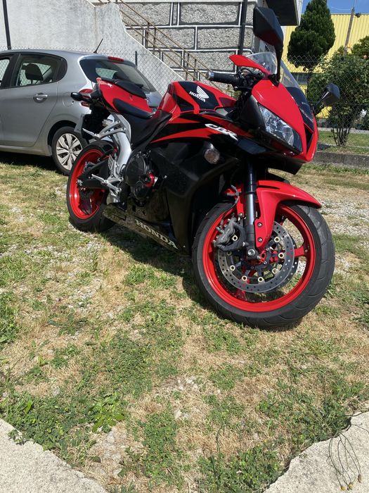 Honda CBR 600RR (como nova)