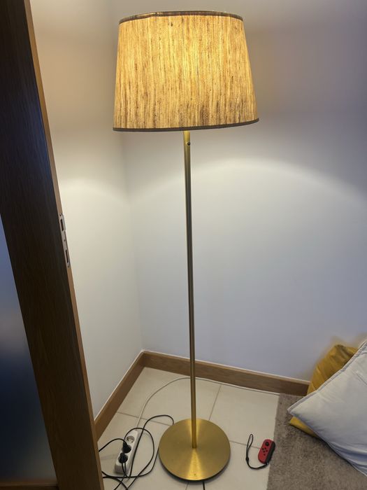 Candeeiros de pé em bronze