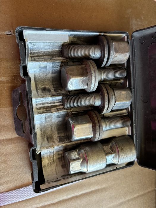 Conjunto parafusos antifurto Sumex p/ carro