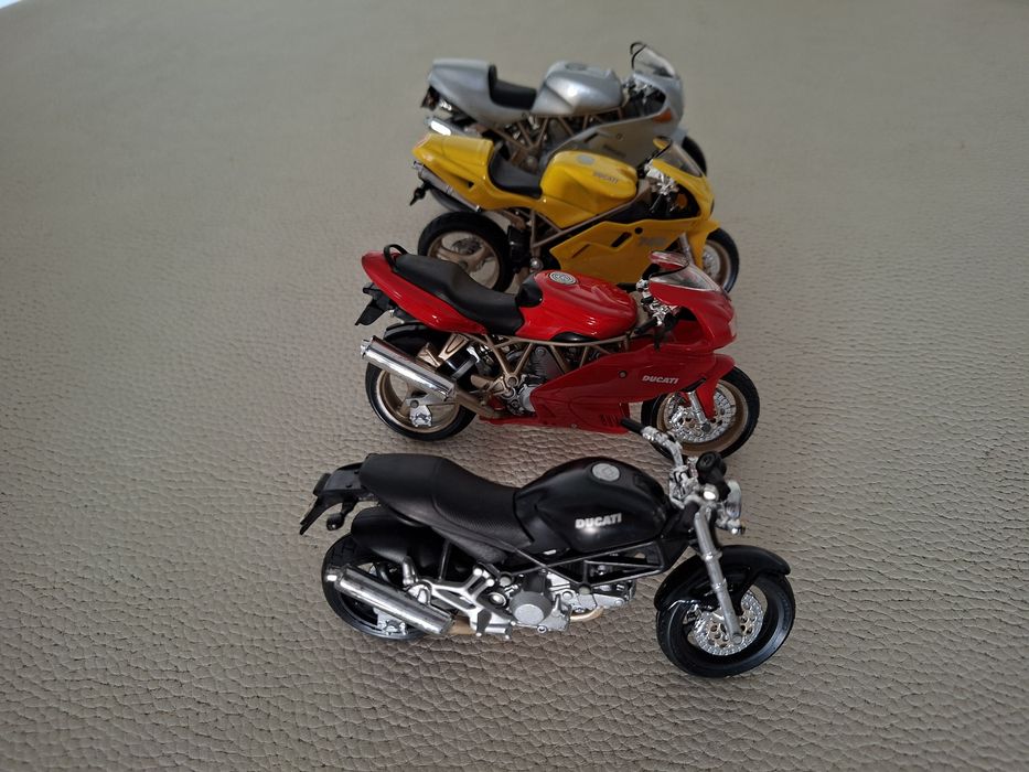 Colecção 4 motas Ducati Maisto anos 90