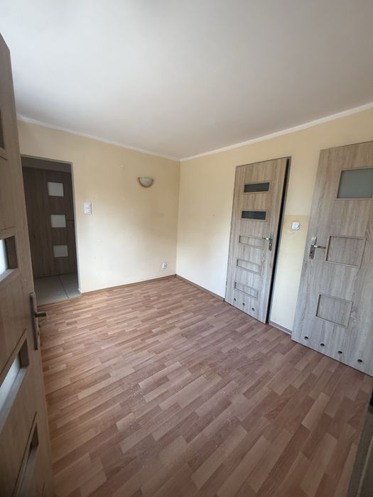Dom mieszkalny z garażem i dwiema lazienkami