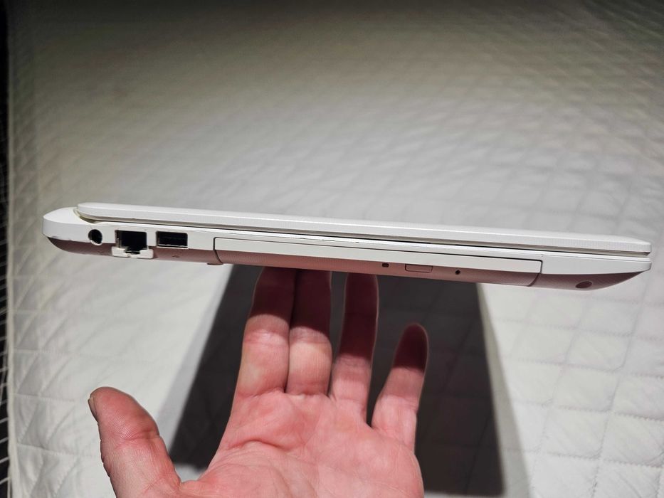 Ноутбук Toshiba L50/15,6/Intel core i7/16GB RAM/SSD 256GB/R7 M260 2Gb