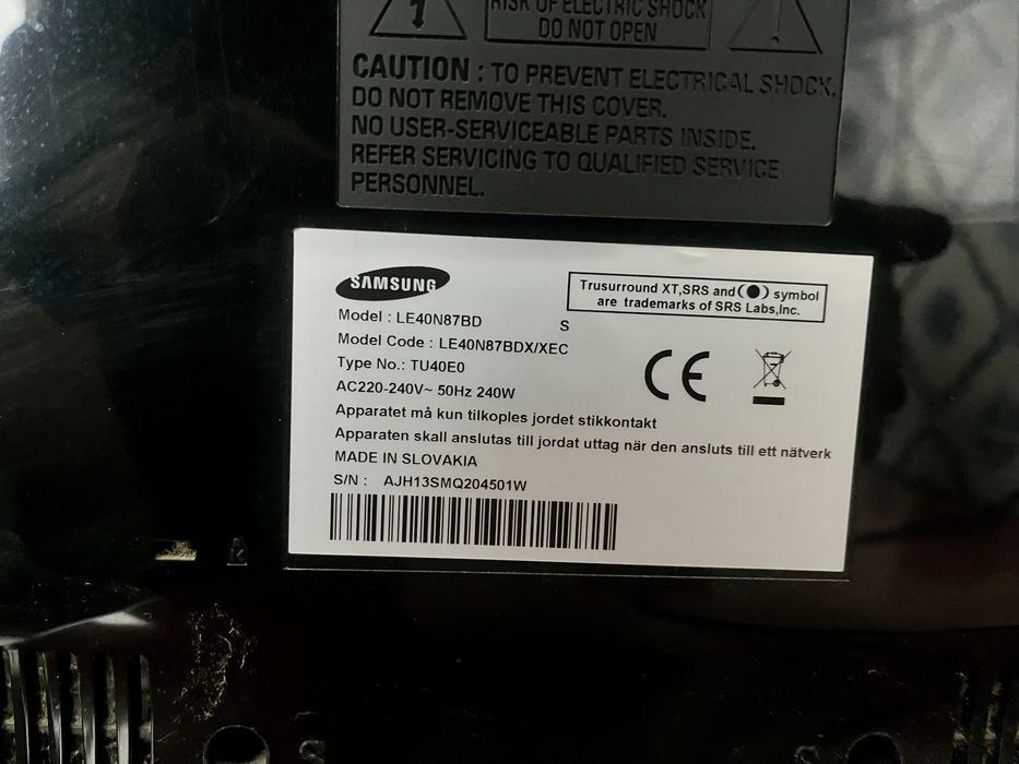 TV Samsung LE40N87BD – 40” Full HD – Com ligeira linha no ecrã