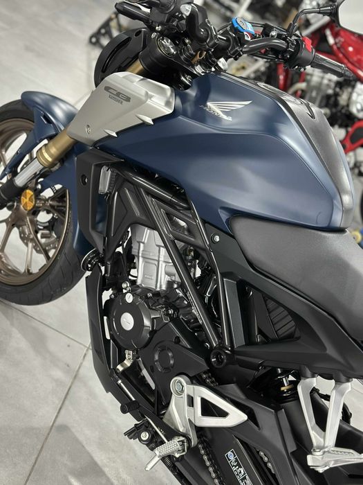 Vendo Honda CB125R Como Nova