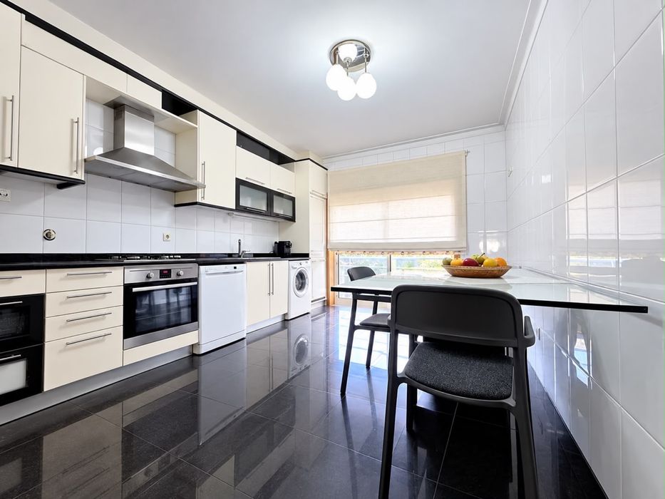 Venda de  Apartamento T3 com 135 m2 bruto