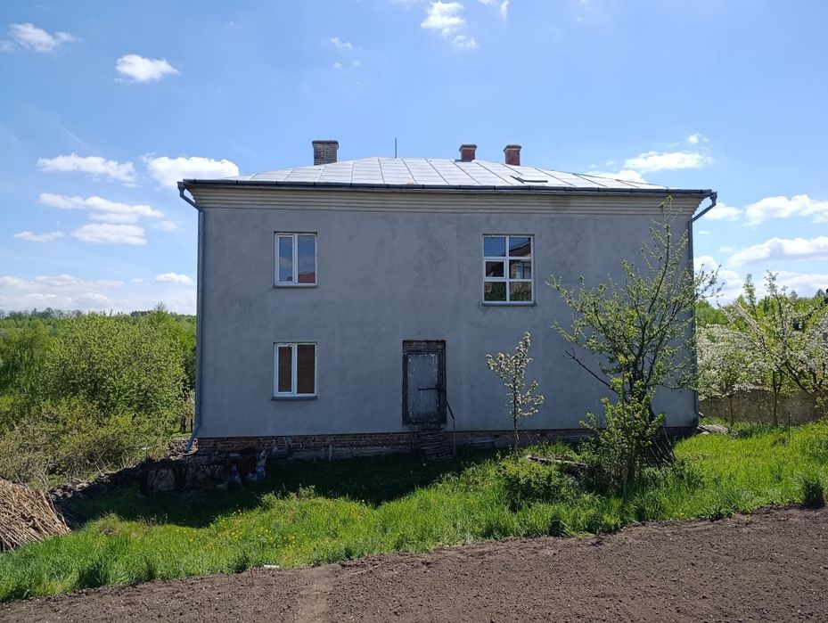 Продам будинок біля спорбази гарний краєвид.Навпроти Галицький ботаніч
