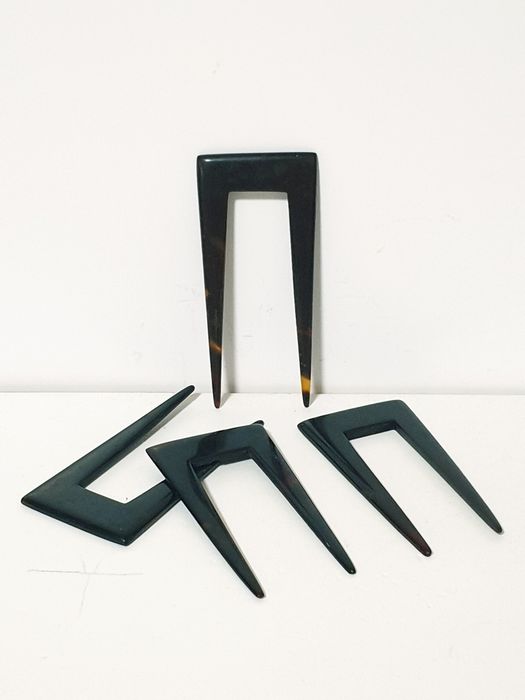 Conjunto de 4 antigos pentes de cabelo Arte Deco em tortoise