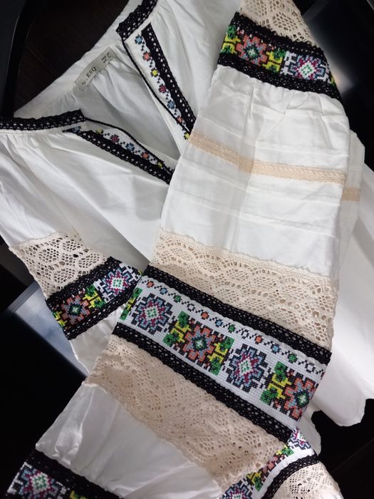 Жіноча вишиванка