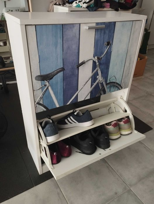 Sapateira com pintura de bicicleta