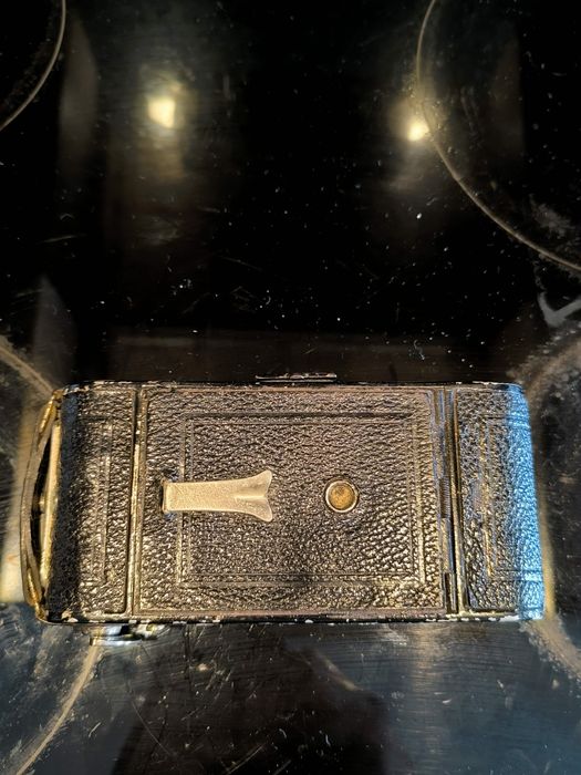 Máquina fotográfica antiga de fole