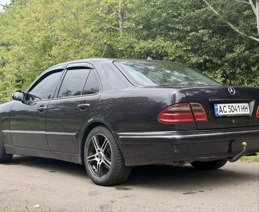 Продам Mercedes-Benz 210