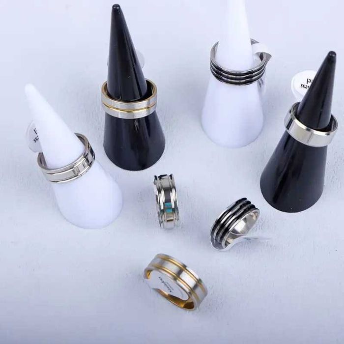 Anéis em aço inoxidável para homens, com estilo. Tam. 16 ao 21. Novos.