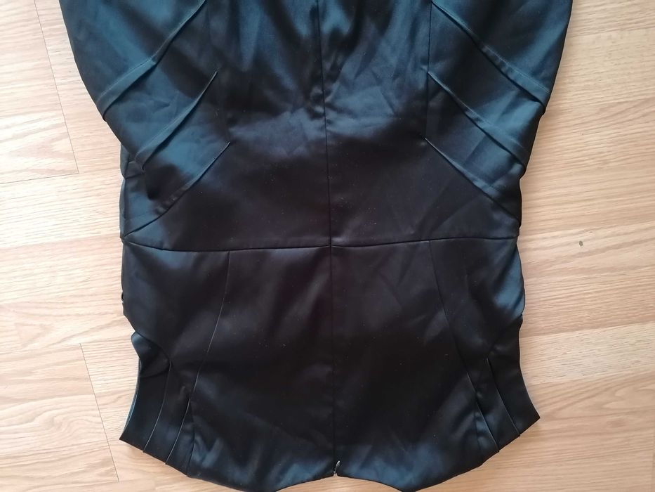 Niezwykle elegancka mała czarna wyszczuplający fason 40 L