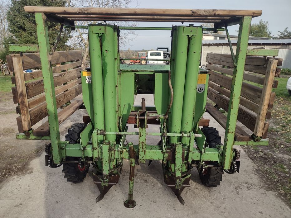 Sadzarka do ziemniaków kiełkowanych Hassia 2 podesty (gruse,unia kora)