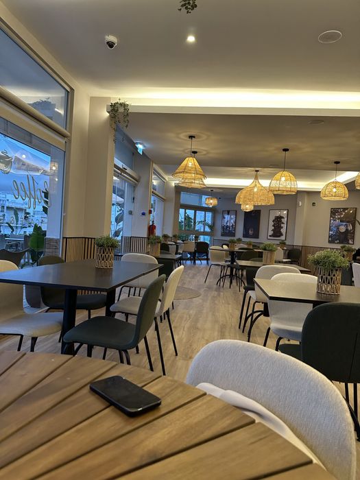 Espaço ideal para Bistro Wine Bar Brunch Tapas  Lounge ou restauração moderna.