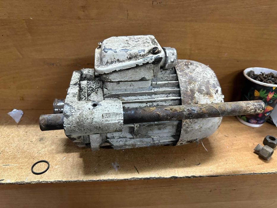 Электродвигатель    0.75\1500