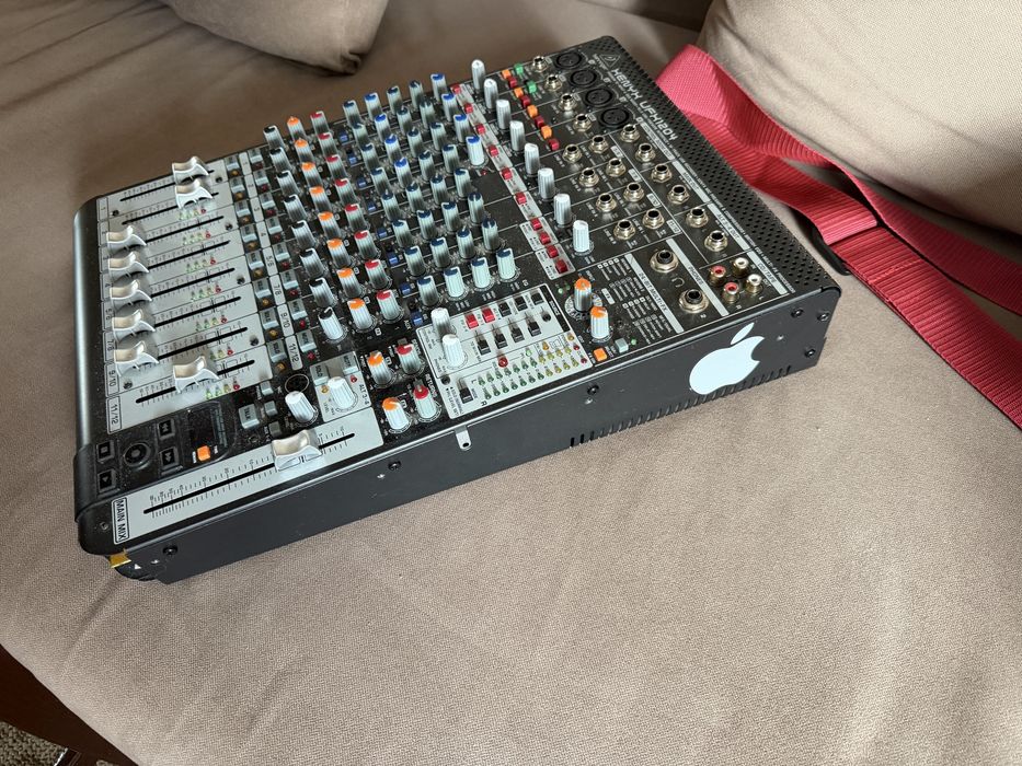 Мікшерний пульт Behringer Xenyx UFX1204 USB