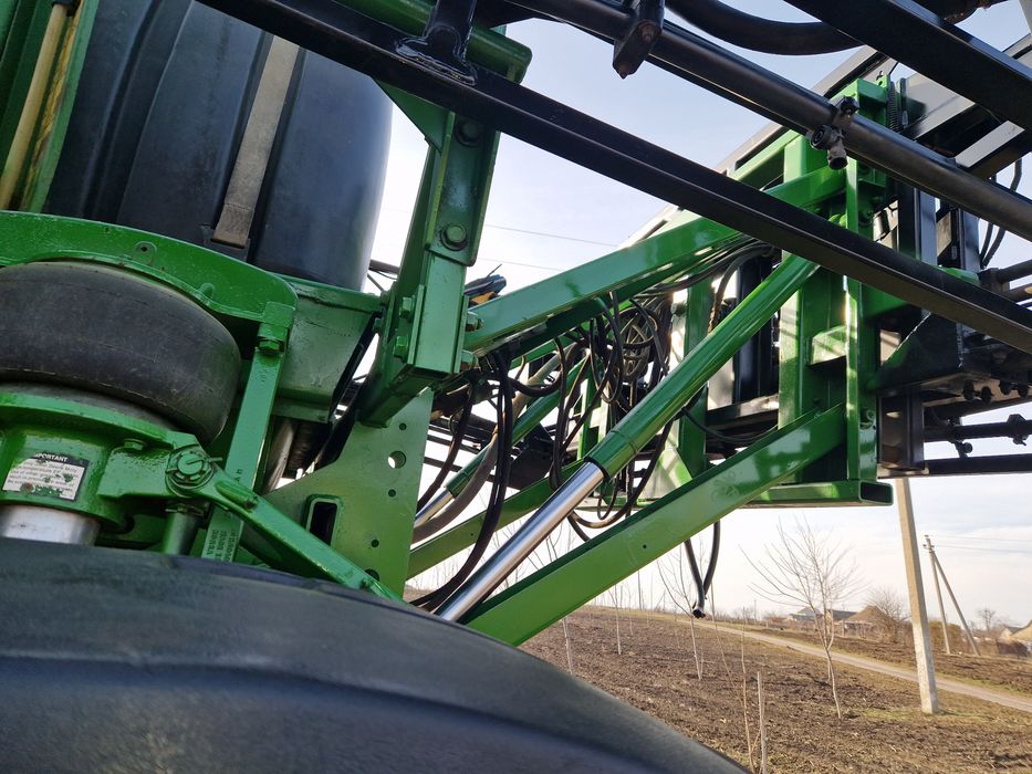 Самохідний оприскувач JOHN DEERE-4710