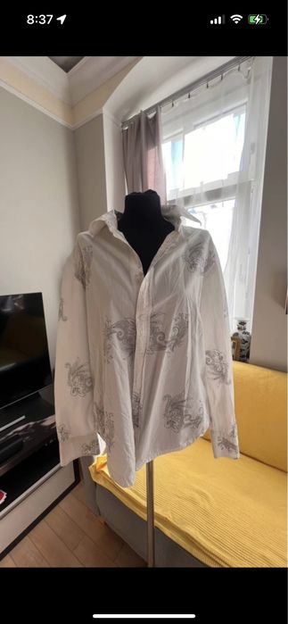 Koszula guess L oversize z printem  materiał bawełna  ma małe plamki w