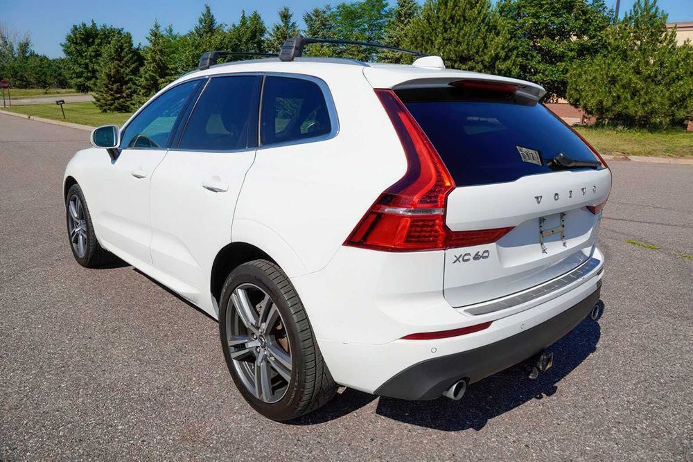 Volvo XC60 B5 Momentum      2022