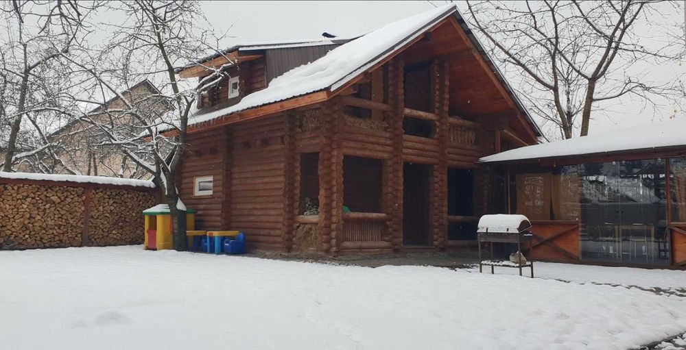 Зруб з Карпат. ЕКО дворик, бесідка, банька, чан, озерце, генератор