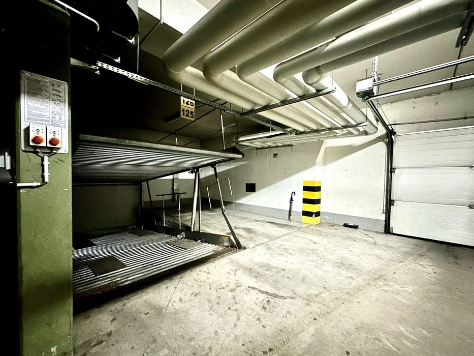 ul. Strońska _ miejsce postojowe _ platforma _ na sprzedaż