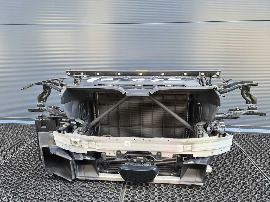 BMW XM G09 Передня панель телевізор радіатори