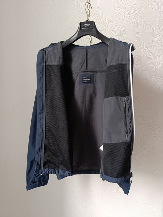 Мужская утепленная куртка на флисе и утяжках peak performance