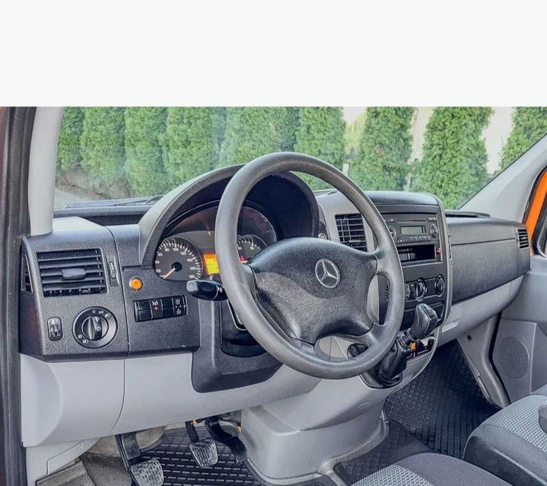 Mercedes sprinter 6 lugares tribasculante. Carrinha em muito bom estado de mecânica como de visual com tudo 100% funcional e pronta para trabalhar com