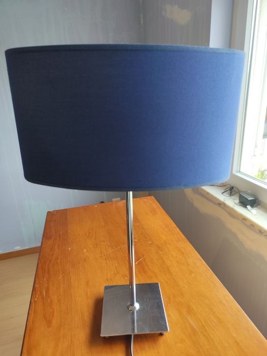 Candeeiro com abajur oval cor azul