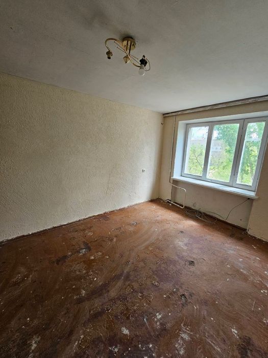 Продается двухкомнатная в общежитии