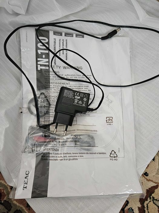 Giradiscos TEAC TN-100 (Preto)