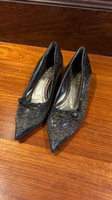 Sapatos de salto baixo castanhos anos 2000 / estilo y2k