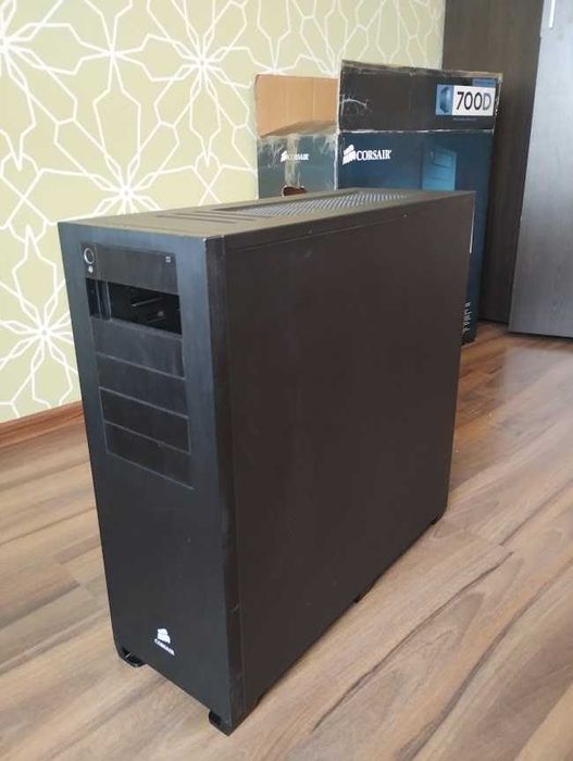 Корпус Corsair 700D