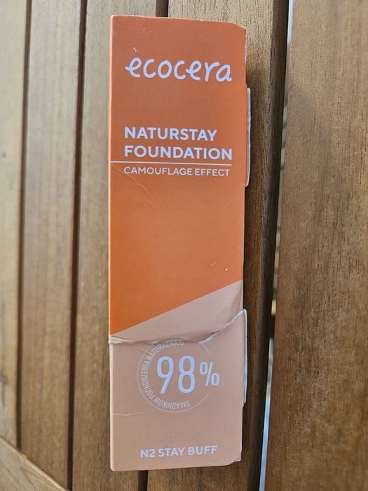 Naturalny podkład ecocera Naturstay Foundation Camouflage Effect