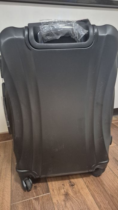 Валіза середнього розміру