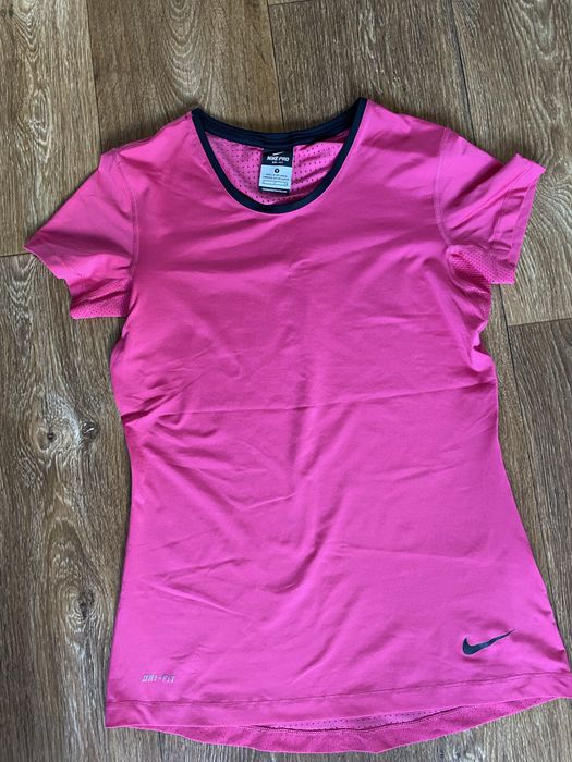 Футболка жіноча для тренувань Nike pro dri fit