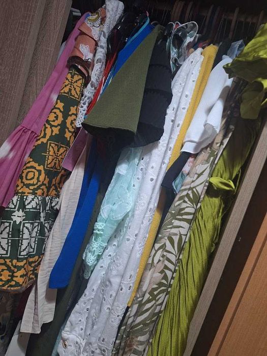 Lote de roupa de mulher