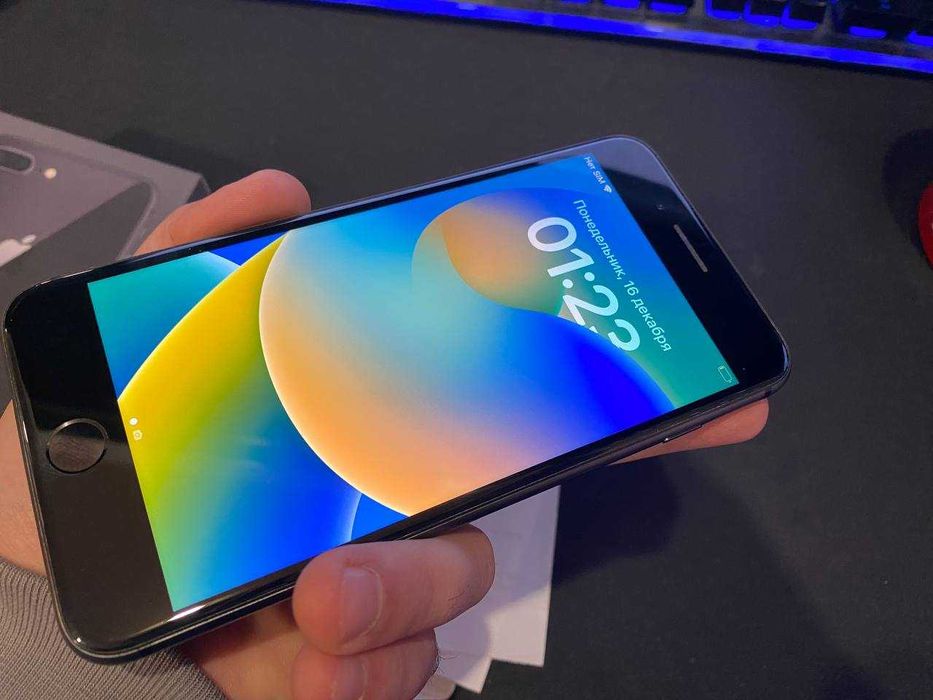 iPhone 8 Plus на 64GB СТАН НОВОГО