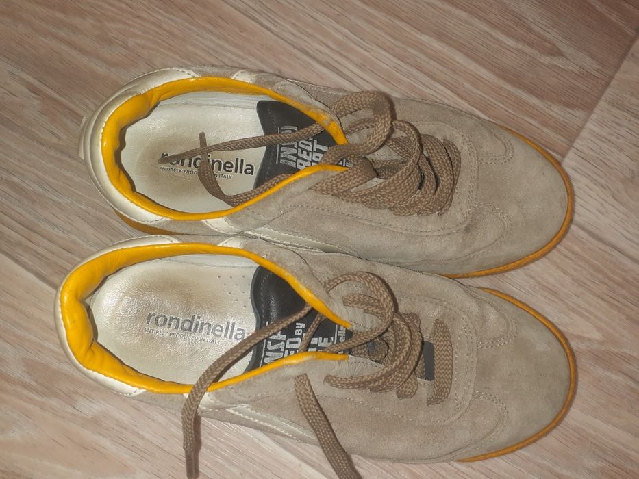 Замшеві кросівки 31 розміру.