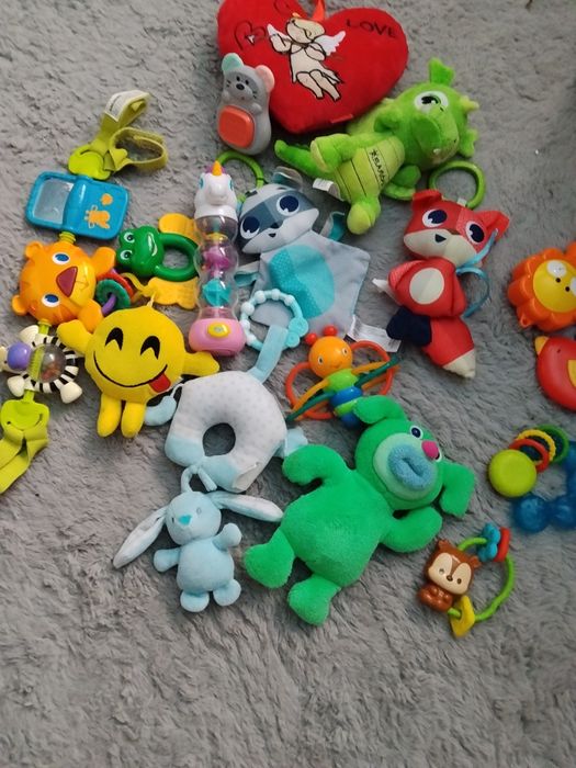 Zawieszki do wózka łóżeczka grzechotki