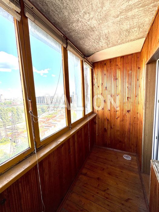 Продам 3-кімнатну квартиру з ремонтом вул.Хорольська 1,  Дарницький вокзал Дарницька(Ленінградська) пл