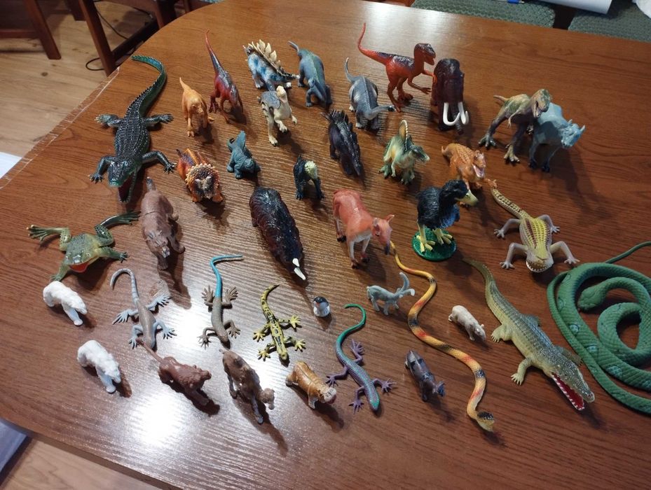 Dinozaury, gady prehistoryczne figurki gumowee