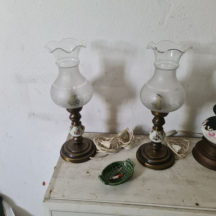 Candieiros antigos de mesa444248941952378880