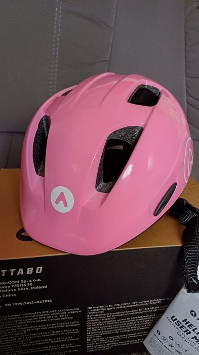 Kask  dla dziewczynki firmy Attabo