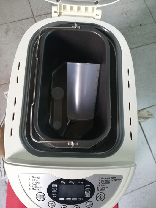 Máquina nova para fazer pão