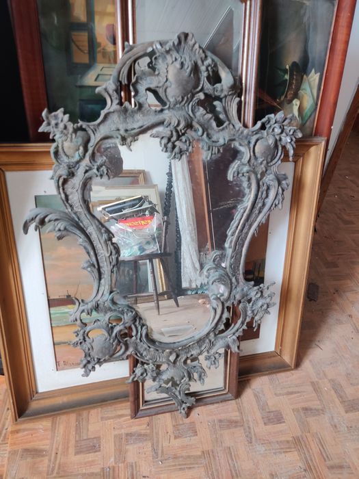 Espelhos em talha dourada e estanho